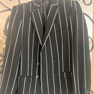 Boohoo Men's black and white modern striped dress suit, skinny leg, size 42